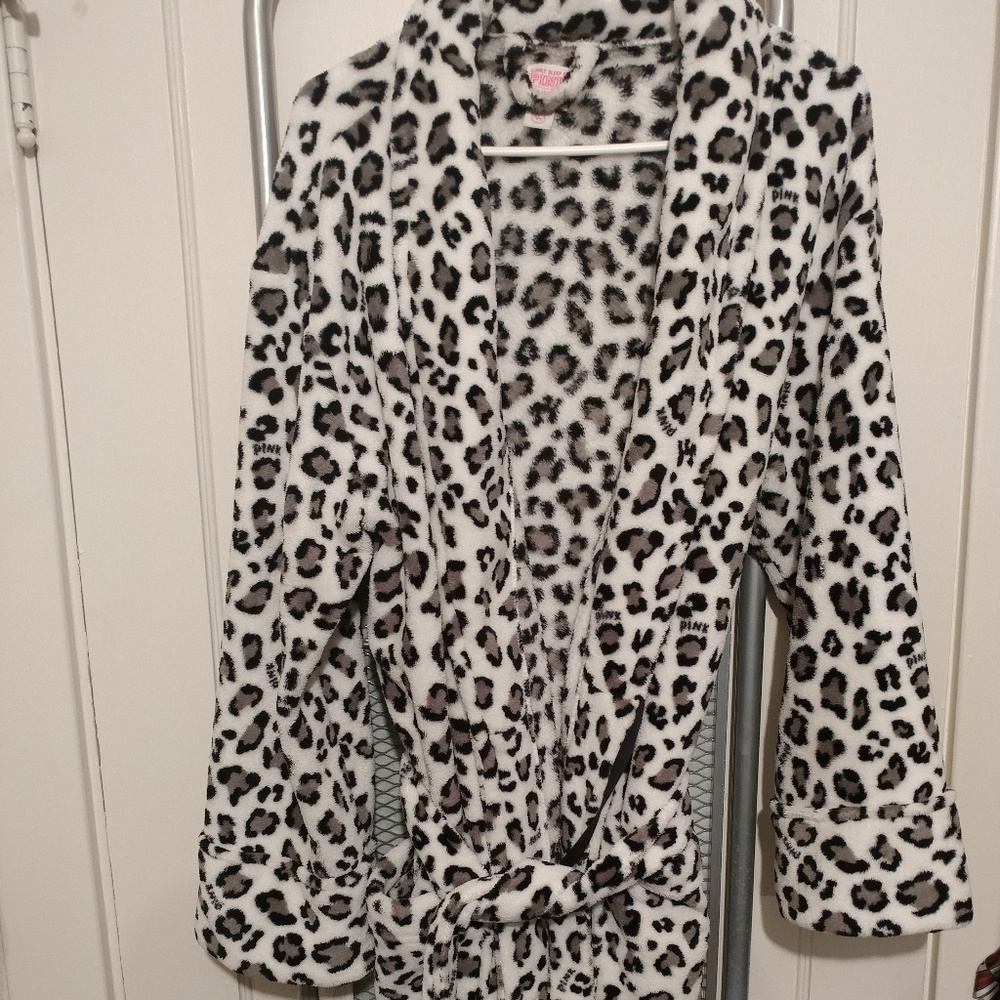 VS Pink robe